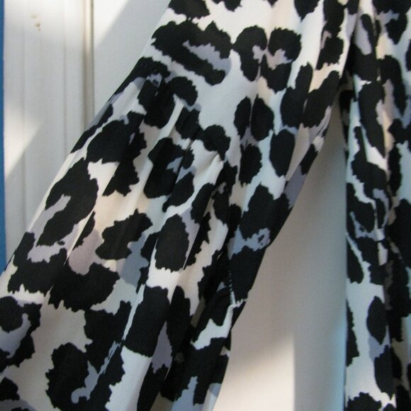 * 2/$15 Izzy & Lola Animal Print Shirt Large Silky Lightweight Puff Sleeve - Picture 6 of 6
